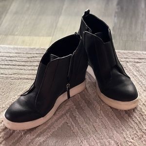 Mia size 9 platform booties